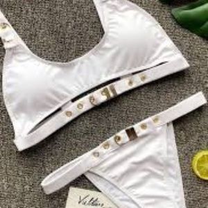 Solid High Leg Buckle Trim Crop Bikini Swimsuit